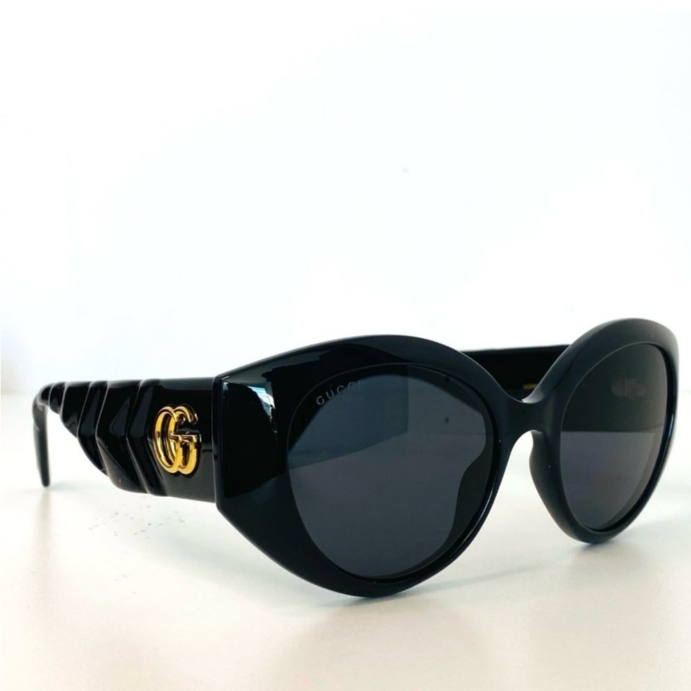 Gucci GG0809S 001 Sunglasses - worn only a couple of times- great condition!